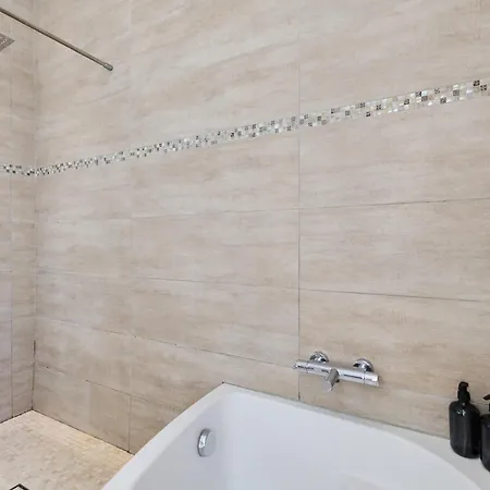 Garden - Supermarket - Park - Wifi - 3 Bedrooms